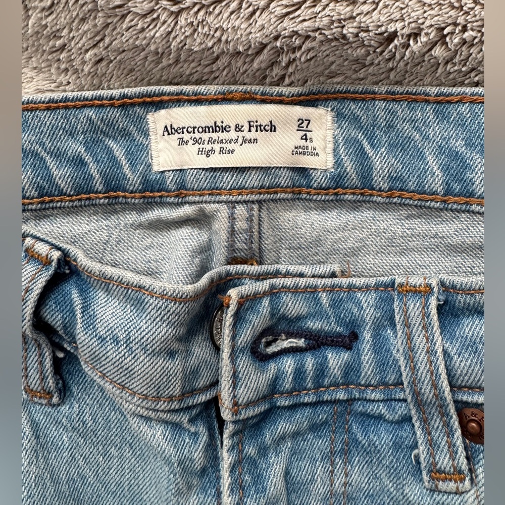 Abercrombie & Fitch 90’s High Rise Relaxed Jeans - Picture 4 of 6